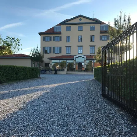 מלון Bretagne 4*