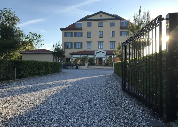 Bretagne Hotel 4*